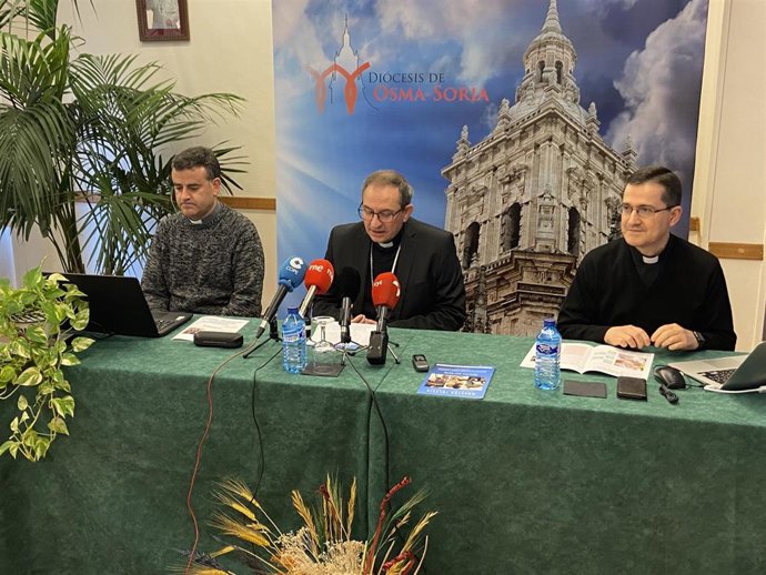 De izda a dcha, Alberto Martín, Abilio Martínez y Gabriel Ángel Rodríguez presentan la Memoria de Actividad de la Diócesis de Osma-Soria.