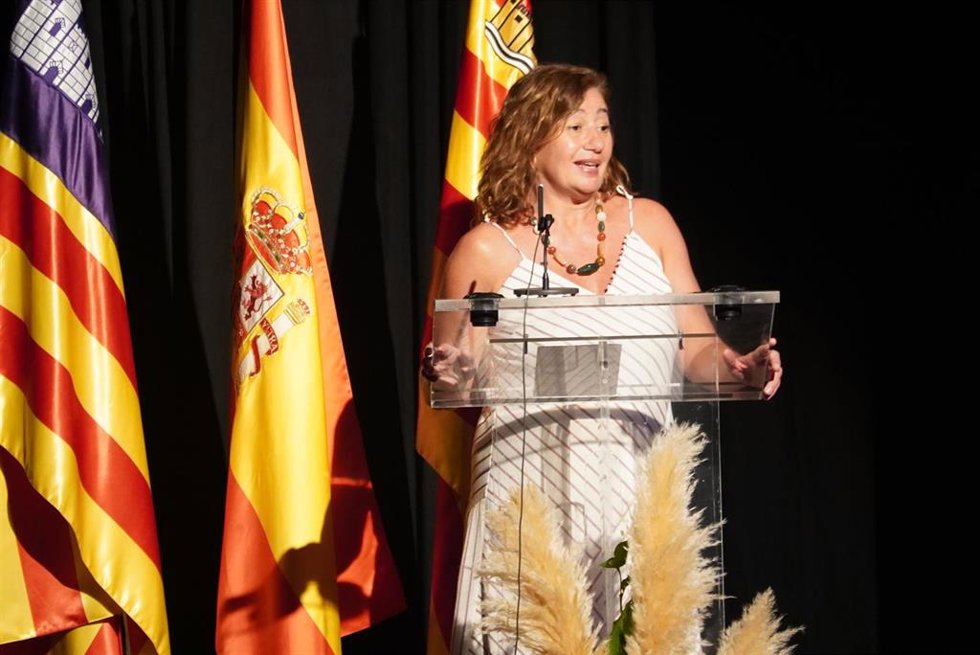 Archivo - La presidenta del Govern, Francina Armengol, durante la inauguración de las Aulas Feministas en Ibiza en una imagen de archivo