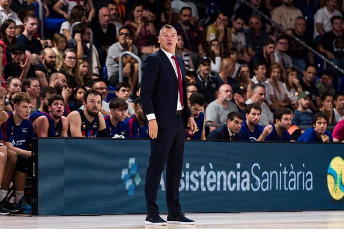 Sarunas Jasikevicius, Head coach of FC Barcelona, gestures during the ACB Liga Endesa match between FC Barcelona and Lenovo Tenerife at Palau Blaugrana on October 23, 2022 in Barcelona, Spain.