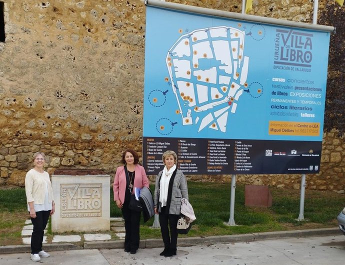 Los Bibliobuses de la Diputación de Segovia presentes en Urueña (Valladolid).
