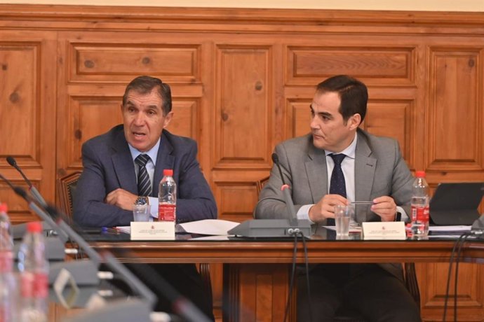 El presidente del TSJA, Lorenzo del Río, y el consejero de Justicia, Administración Local y Función Pública, José Antonio Nieto, presiden la comision mixta entre Junta y TSJA.