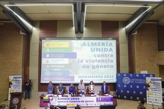 La diputada de Igualdad y Familia, Nuria Rodríguez, participa en la rueda de prensa de presentación de ‘Almería Unida contra la Violencia de Género’
