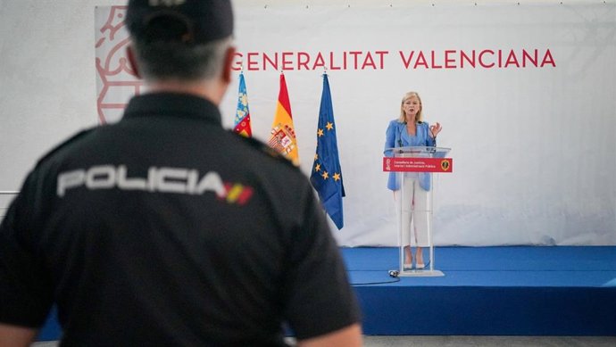Bravo recibe a 50 nuevos agentes que se incorporan a la Policía de la Generalitat