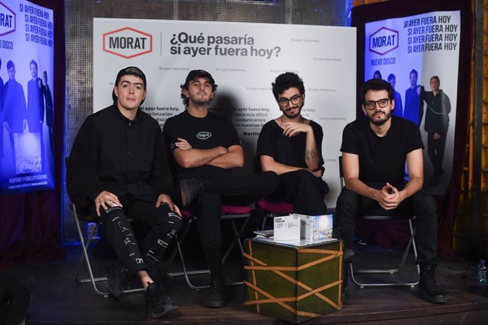 Los integrantes del grupo colombiano de pop latino Morat durante una entrevista con Europa Press, a 3 de noviembre de 2022, en Madrid (España). Durante la entrevista, la banda colombiana Morat ha anunciado el lanzamiento de su cuarto álbum, Si Ayer Fue