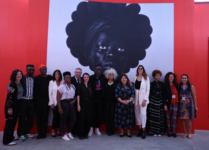 La Diputación de Málaga reúne a 36 artistas contemporáneos en Ozangé, la primera Bienal de Fotografía Africana en España.