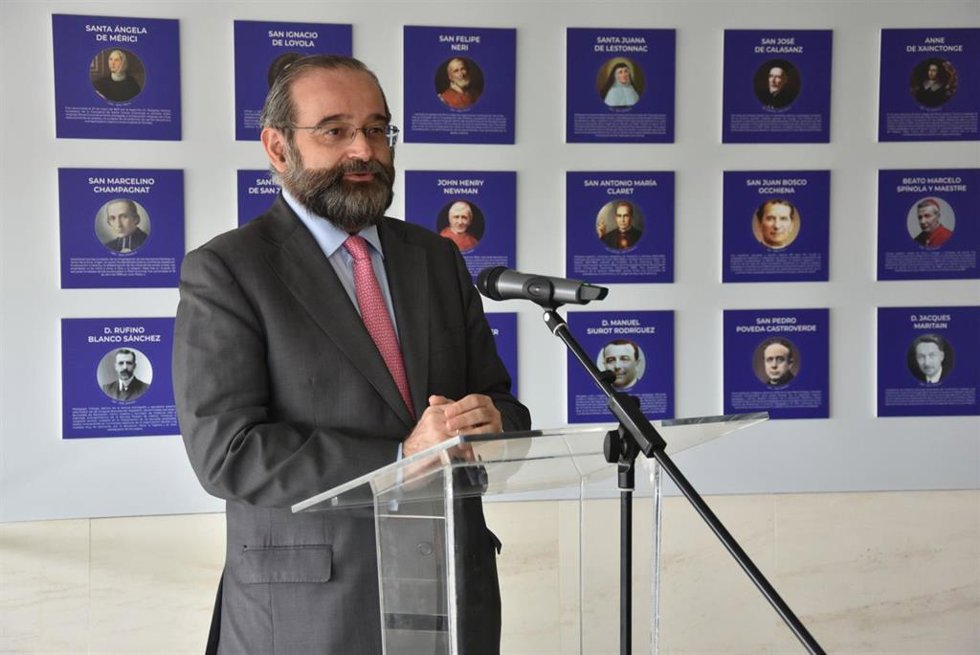 Se inaugura la exposición 'Grandes Pedagogos Católicos' en CEU Andalucía.