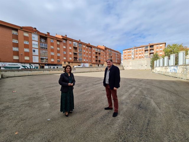 La alcaldesa de Teruel, Emma Buj, y el concejal Juan Carlos Cruzado