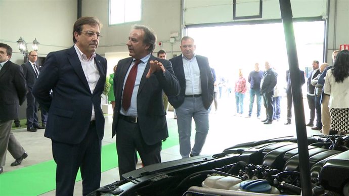 Vara visita el taller de transformación de vehículos a hidrógeno.