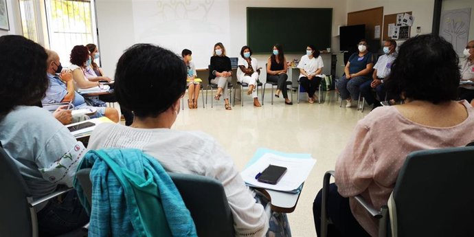 La consellera de Salud, Patricia Gómez, en el Centro de Salud Son Serra-La Vileta durante la entrega de diplomas a pacientes activos formadores.