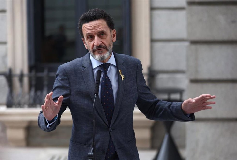 Archivo - El vicesecretario general de Ciudadanos y portavoz en el Congreso, Edmundo Bal, ofrece declaraciones a los medios durante una sesión plenaria.