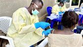 Foto: La OMS se une al Ministerio de Sanidad de Uganda para impulsar ensayos de vacunas contra el ébola