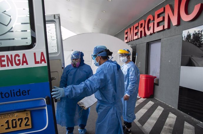 Archivo - Ambulancia en un hospital de Quito, Ecuador