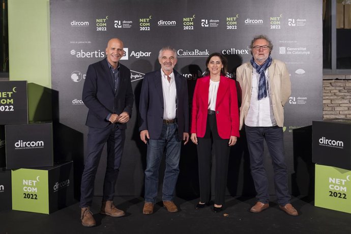 El presentador de Tv3 Xavi Coral, els periodistes Charlie Castaldi i John Cralin i la presidenta de Dircom Catalunya, Maria Llusa Martínez