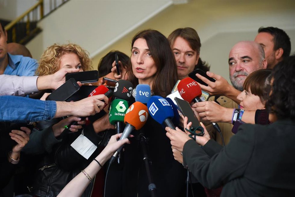 Archivo - La ministra de Justicia, Pilar Llop, ofrece declaraciones a los medios de comunicación.