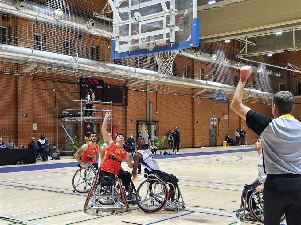 Archivo - Imagenl del España-Francia del Europeo de baloncesto en silla de ruedas celebrado en Madrid en 2021