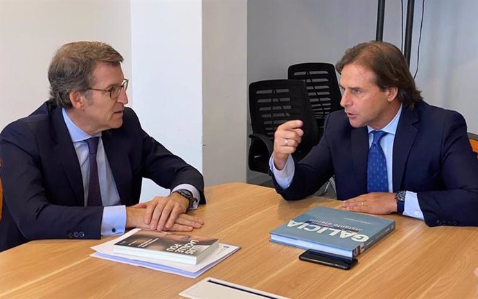 Archivo - El presidente de la Xunta, Alberto Núñez Feijóo, se reúne con el presidente de Uruguay, Luis Lacalle Pou.