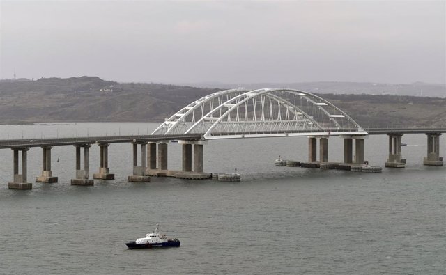 Archivo - Puente de Kerch, punto de unión entre la península de Crimea y Rusia