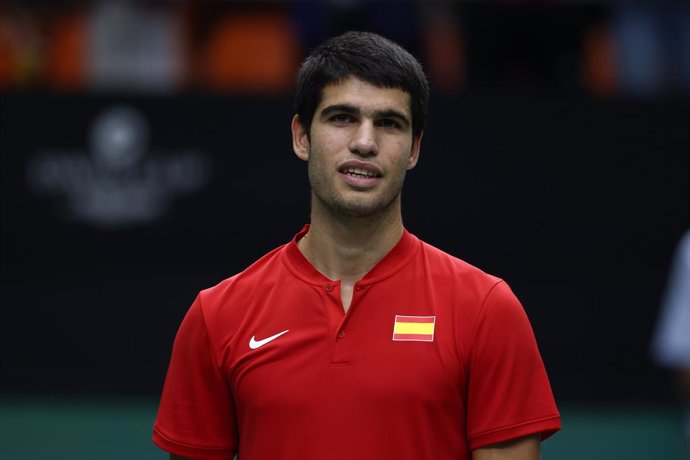 Archivo - Carlos Alcaraz of Spain smiles after winning against Soonwoo Kwon of Korea during the Davis Cup by Rakuten 2022, Finals Group B, tennis match 2 played between Spain and Korea at Fuente de San Luis pavilion on September 18, 2022, in Valencia, S