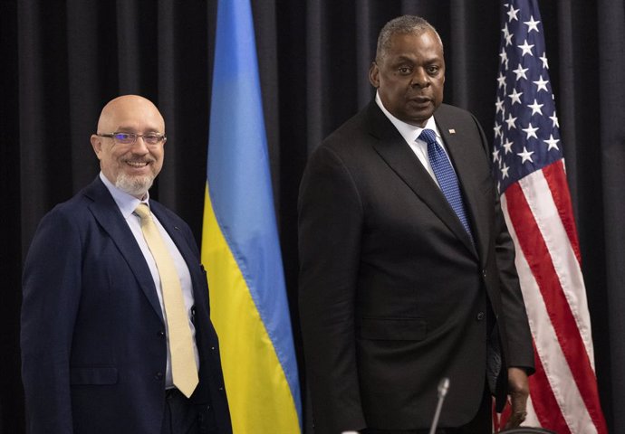 Archivo - Arxivo - El ministre de Defensa ucrans, Oleksii Reznikov (esquerra), i el secretari de Defensa nord-americana, Lloyd Austin