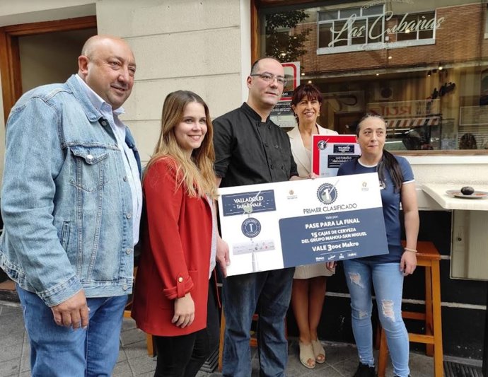 Archivo - Uno de los ganadores de las fases del Concurso de Pinchos por Barrios de Valladolid