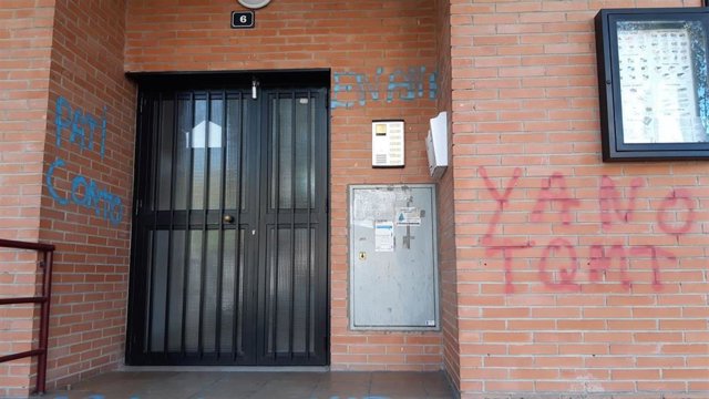 Archivo - Pintadas realizadas por el vecino de Velilla de San Antonio fallecido como consecuencia de una paliza mortal