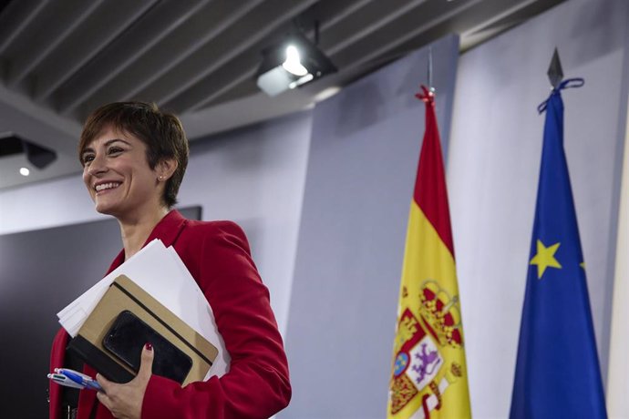 La ministra Portavoz y de Política Territorial, Isabel Rodríguez, después de una rueda de prensa posterior a la reunión del Consejo de Ministros, en el Palacio de La Moncloa, a 31 de octubre de 2022, en Madrid (España). El Consejo de Ministros ha aproba