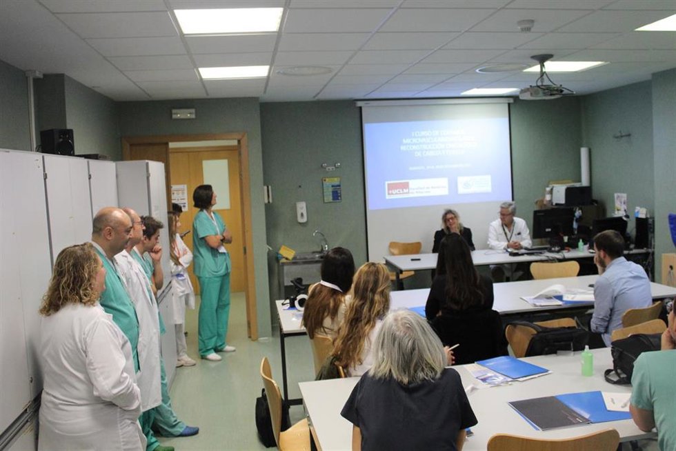 Primer Curso de colgajos microvascularizados para reconstrucción oncológica de cabeza y cuello organizado por la GAI de Albacete