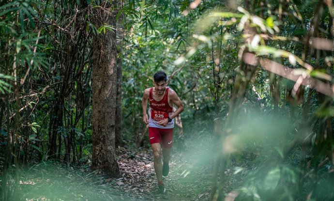 El atleta español Alex García durante la prueba de Uphill de los Mundiales de Montaña y Trail Running
