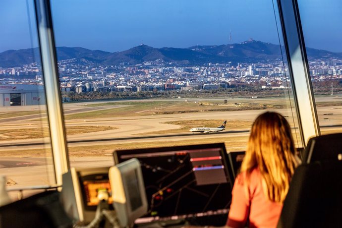 Archivo - Torre de control de Enaire en Barcelona.