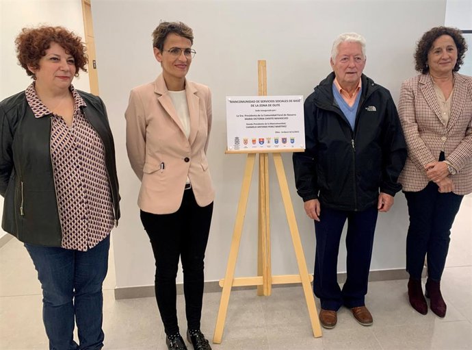 De izquerda a derecha: la alcaldesa de Olite, Maite Garbayo; la presidenta Chivite, el presidente de la Mancomunidad de Olite, Carmelo Pérez; y la consejera Maeztu, en la inauguración de la nueva sede de los Servicios Sociales de Base de la Zona de Olit