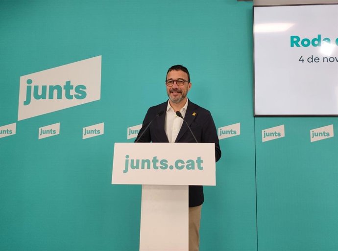El portavoz de Junts, Josep Rius, en rueda de prensa