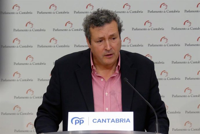 El portavoz del PP en el Parlamento de Cantabria, Íñigo Fernández