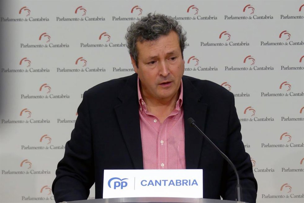 El portavoz del PP en el Parlamento de Cantabria, Íñigo Fernández