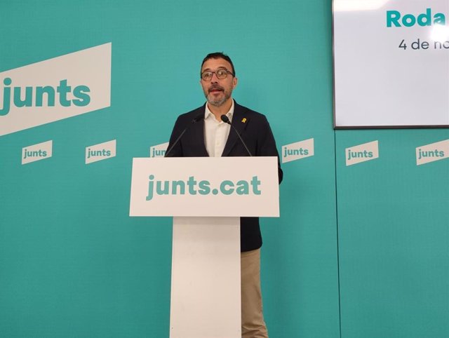 El portavoz de Junts, Josep Rius, en rueda de prensa