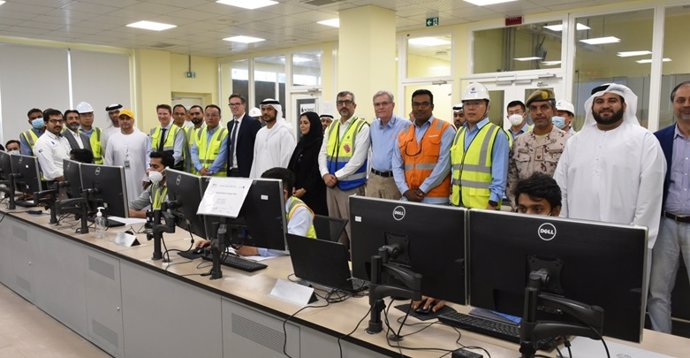 Visita del Departamento de Energía de Emiratos Árabes a la planta desaladora de Taweela.