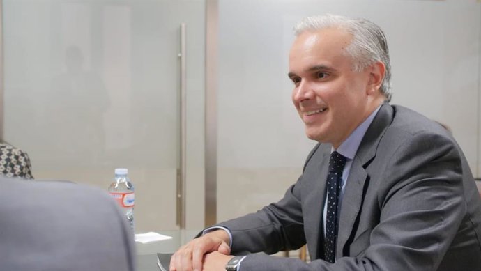 El ministro de Trabajo de República Dominicana, Luis Miguel De Camps García, en su visita a la embajada de la República Dominicana en España