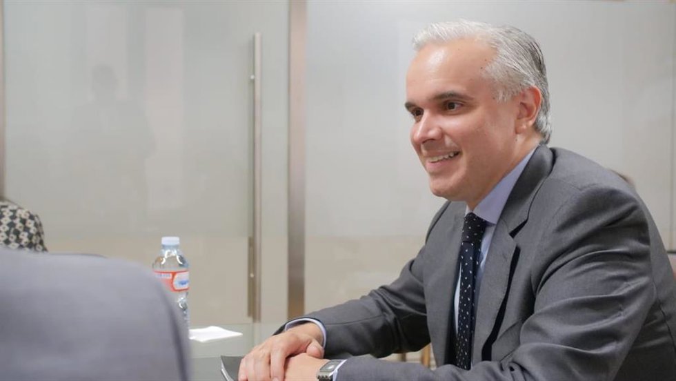 El ministro de Trabajo de República Dominicana, Luis Miguel De Camps García, en su visita a la embajada de la República Dominicana en España