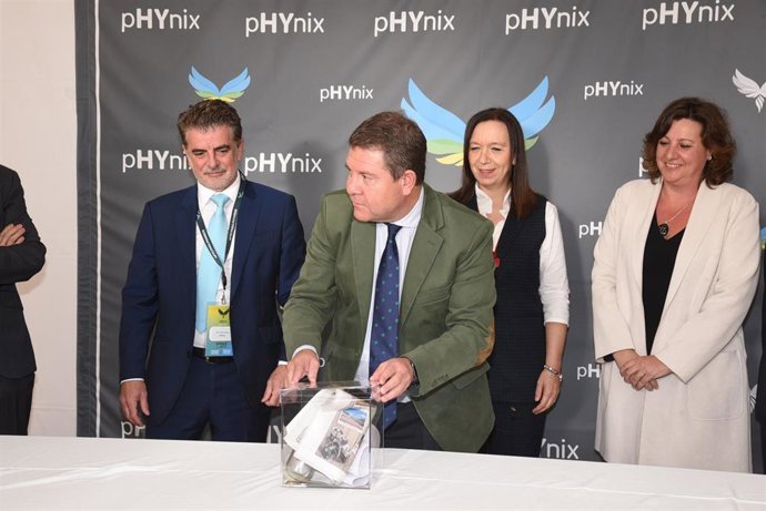 García-Page en la inauguración de una nueva empresa en Alcázar