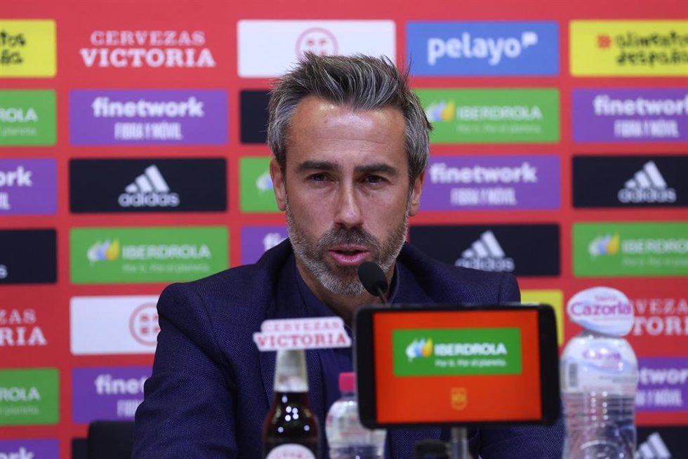 Archivo - El seleccionador nacional de fútbol femenino Jorge Vilda durante una rueda de prensa