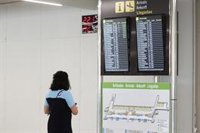 La caída del cohete chino retrasa de forma directa 15 vuelos en Baleares y provocará retardos generales durante el día