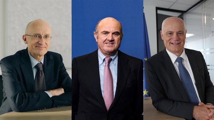 Desde la izquierda: el presidente del Consejo de Supervisión del BCE, Andrea Enria; el vicepresidente del BCE, Luis de Guindos; y el presidente de la EBA, José Manuel Campa.