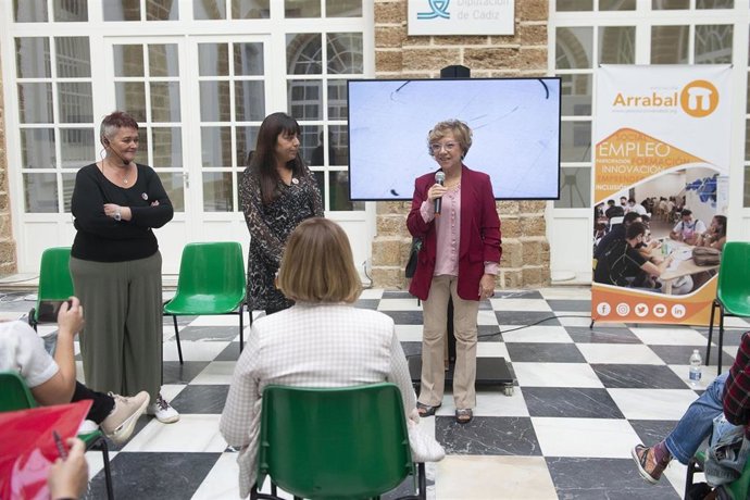 La diputada de Igualdad, Carmen Collado, asiste a una jornada sobre feminismo en la Diputación de Cádiz