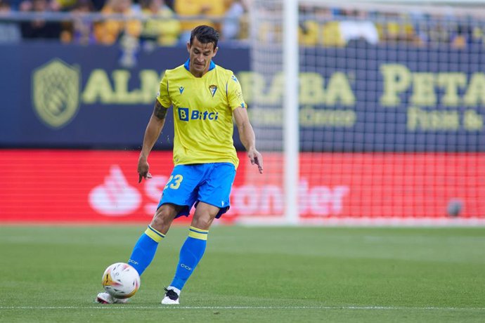 Archivo - Luis Hernandez of Cadiz in action during the spanish league, La Liga Santander, football match played between Cadiz CF and Athletic Club at Nuevo Mirandilla stadium on April 21, 2022, in Cadiz, Spain.