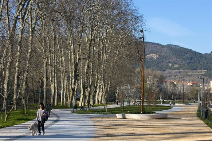 Archivo - El parque de Trinatarios incorpora un nuevo tramo de paseo fluvial junto al río Arga