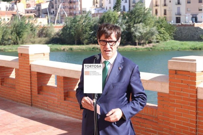 El primer secretario del PSC, Salvador Illa, en declaraciones a los medios en Tortosa (Tarragona).