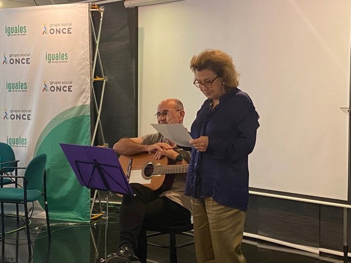 La representante de Mans a les Mans, Lali Ruiz, en el III Encuentro de Personas Cuidadoras.