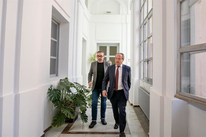 El consejero de Hacienda y Administraciones Públicas, Juan Alfonso Ruiz Molina, se reúne con el secretario general de CCOO Castilla-La Mancha, Paco de la Rosa, para informarle del proyecto de Ley de Presupuestos Generales de Castilla-La Mancha para 2023