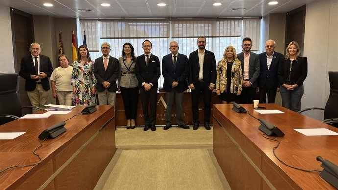 En el centro, el fiscal superior, José Luis Díaz Manzanera, y el presidente de la Asamblea Regional, Alberto Castillo, junto a diputados regionales