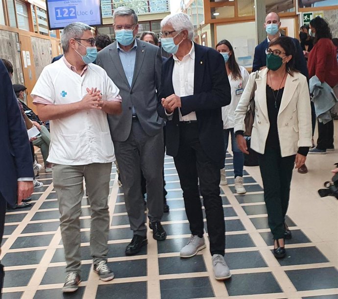 El conseller de Salud, Manel Balcells, durante su visita al CAP Torreforta de Tarragona