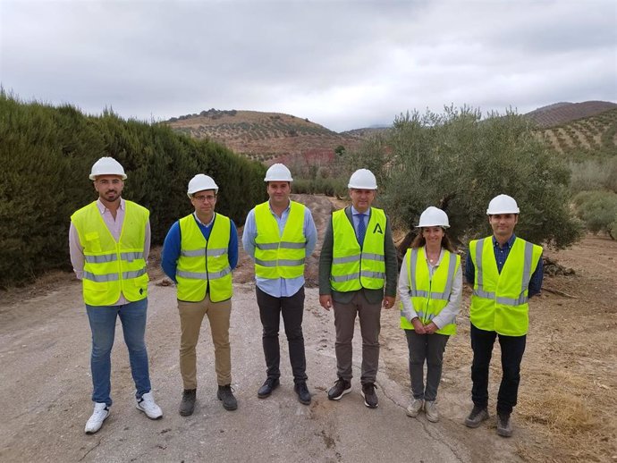 El delegado territorial de Agricultura, Pesca, Agua y Desarrollo Rural de la Junta, Francisco Acosta, en la visita a Priego de Córdoba.